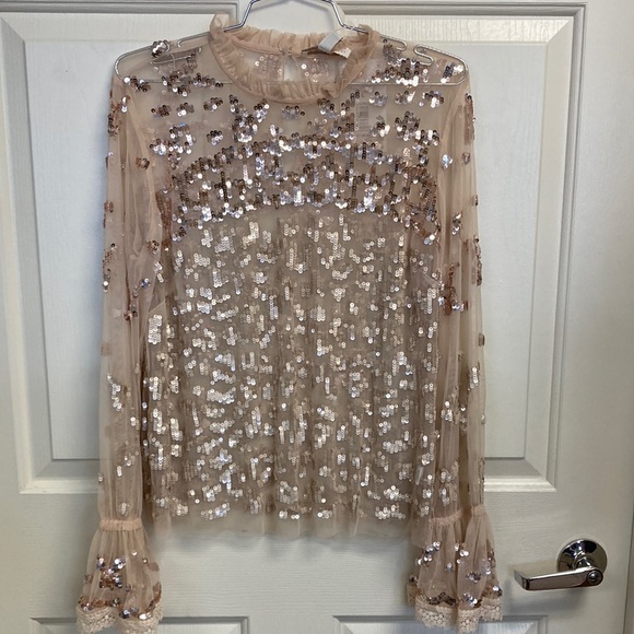 Chelsea & Violet NWT Women’s Top Size Large Taupe with Copper color Sequins - Picture 3 of 13